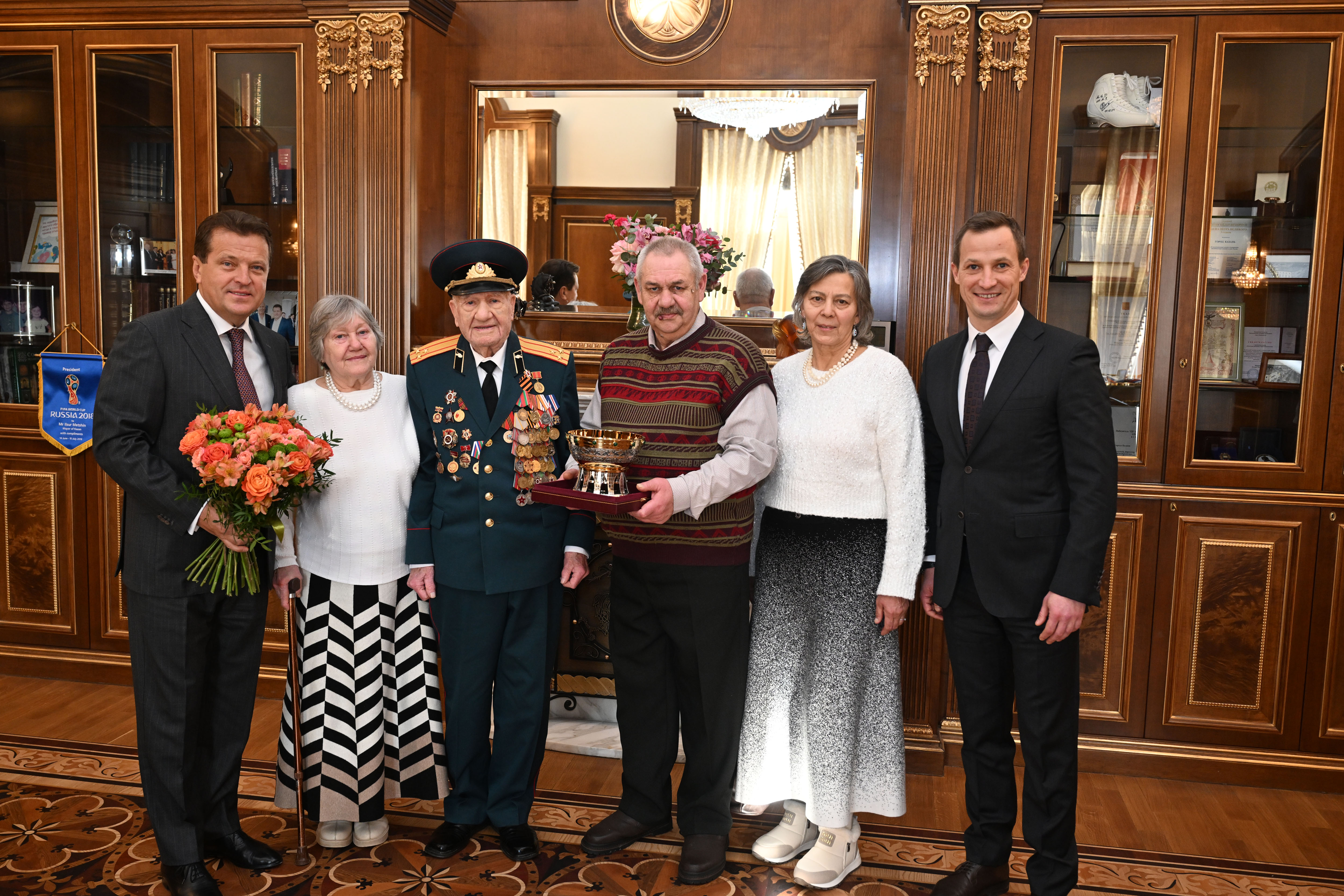Ilsur Metshin congratulates Alexey Komlev, a veteran of the World War II, on his 100th birthday
