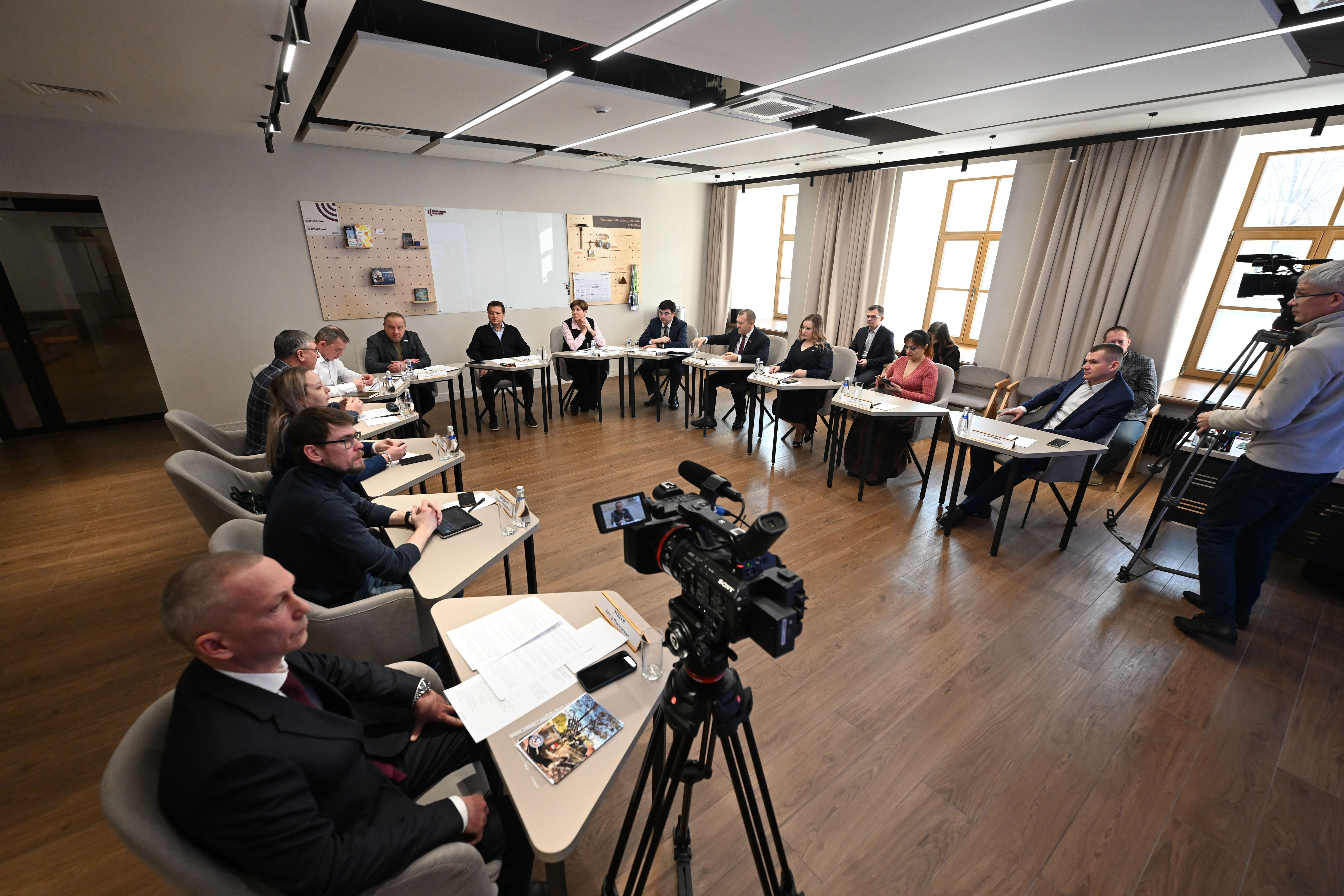 Ilsur Metshin takes part at a meeting of the Coordinating Council of Humanitarian Organizations