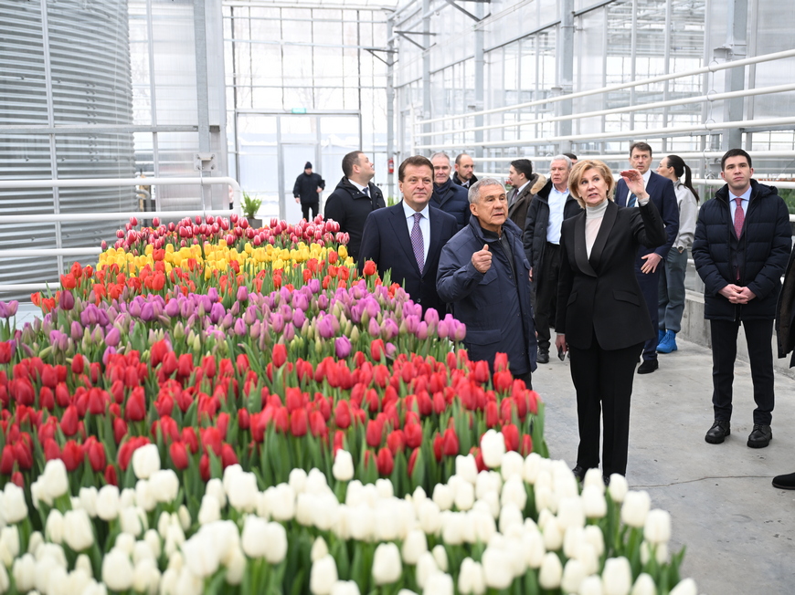 Рустам Минниханов и Ильсур Метшин посетили новую базу МУП «Городское благоустройство» и теплицу «Горводзеленхоз»