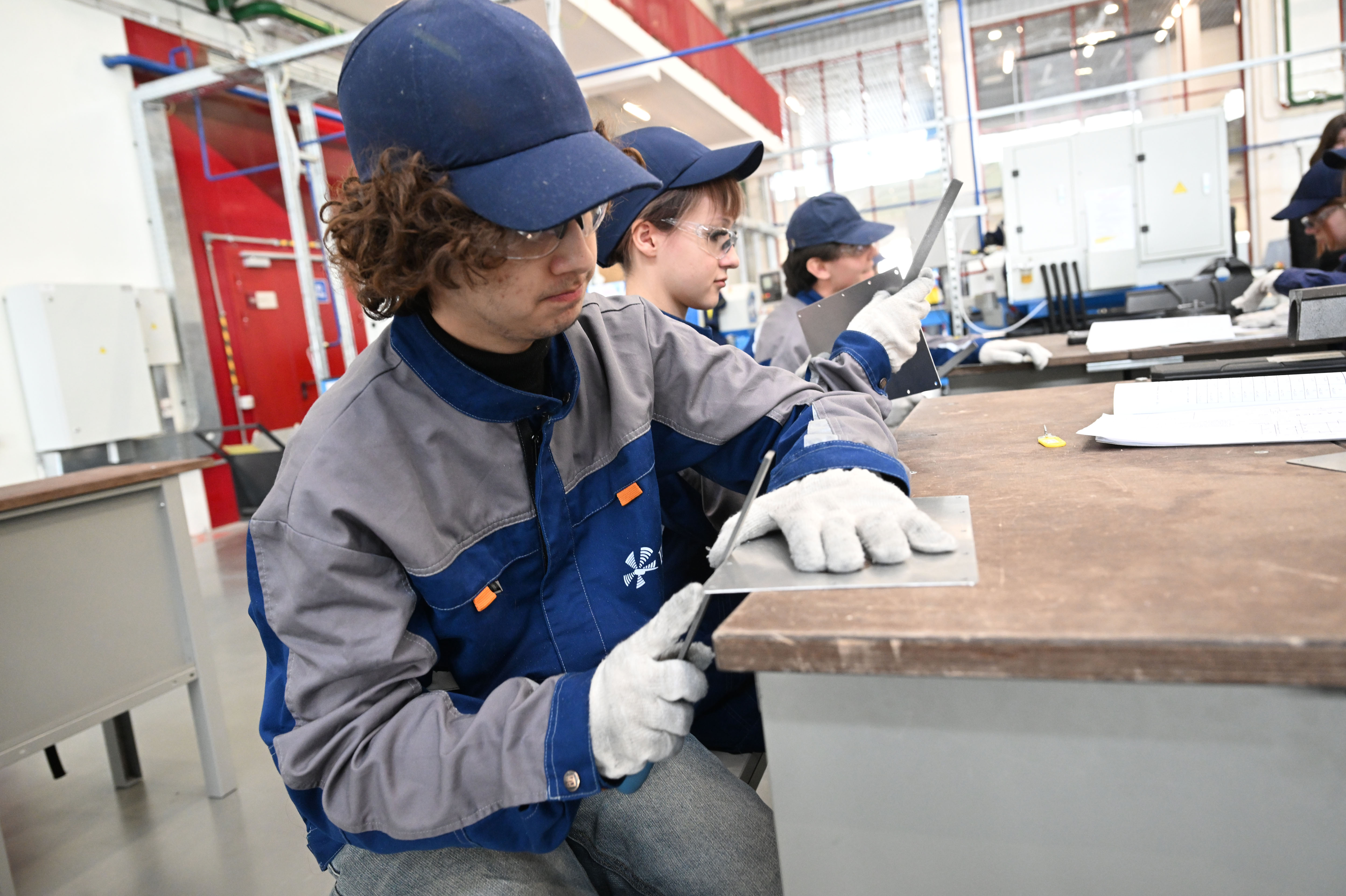 Ильсур Метшин посетил производственно-учебный центр Казанского вертолетного завода