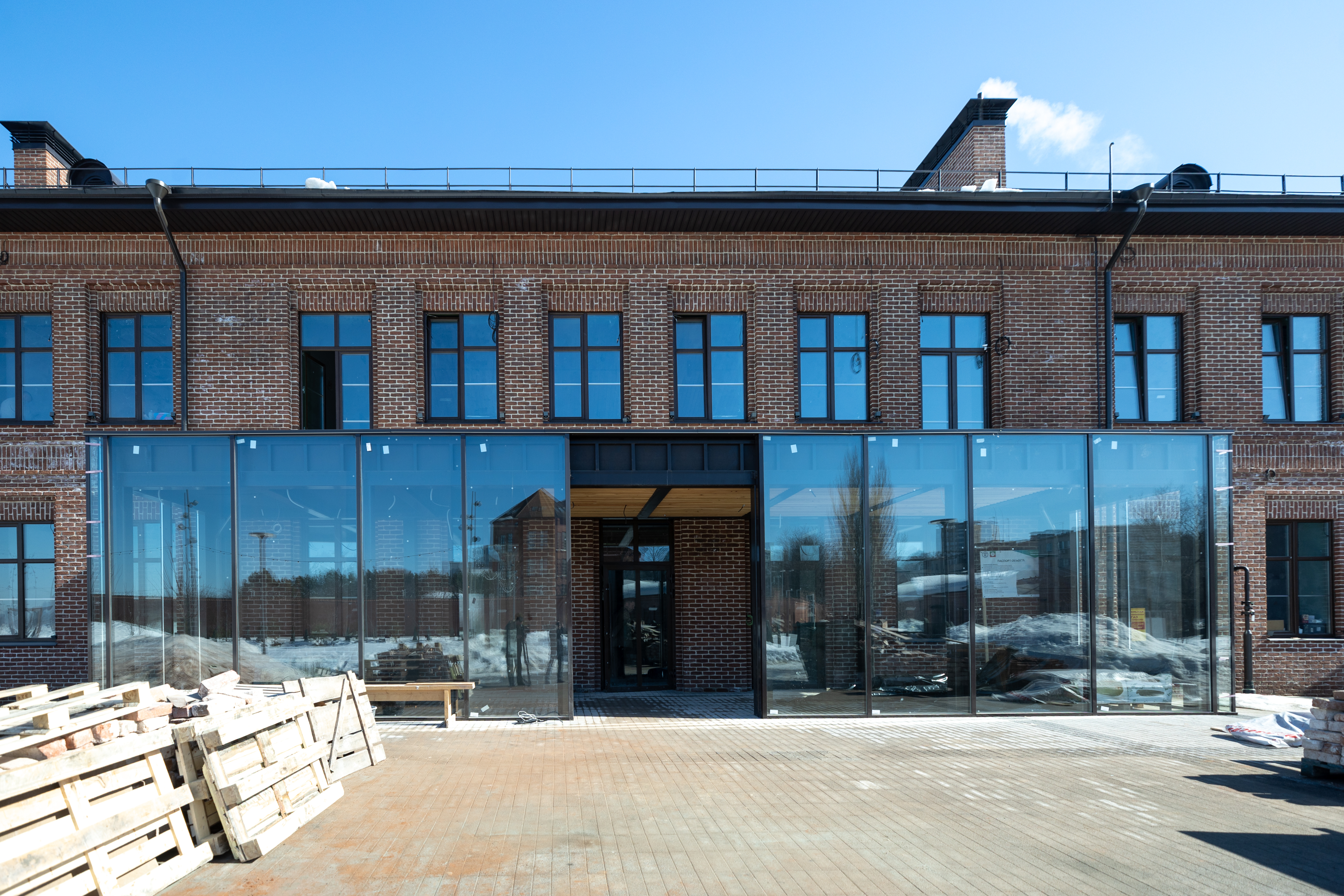 Ильсур Метшин проинспектировал ход строительных работ нового Дома учителя