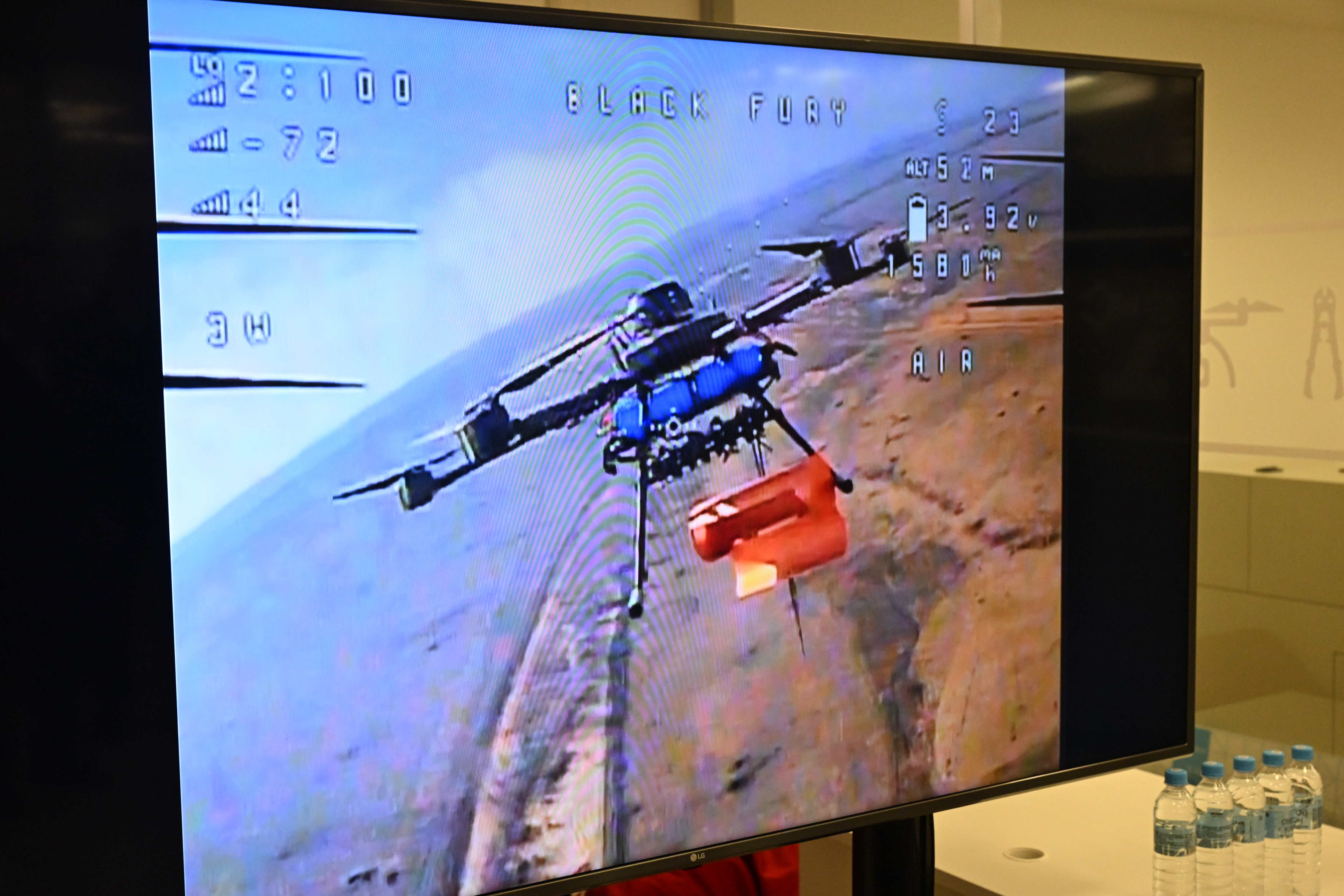 Ильсур Метшин посетил производственную площадку, которая разрабатывает и выпускает FPV-дроны и другие беспилотные системы