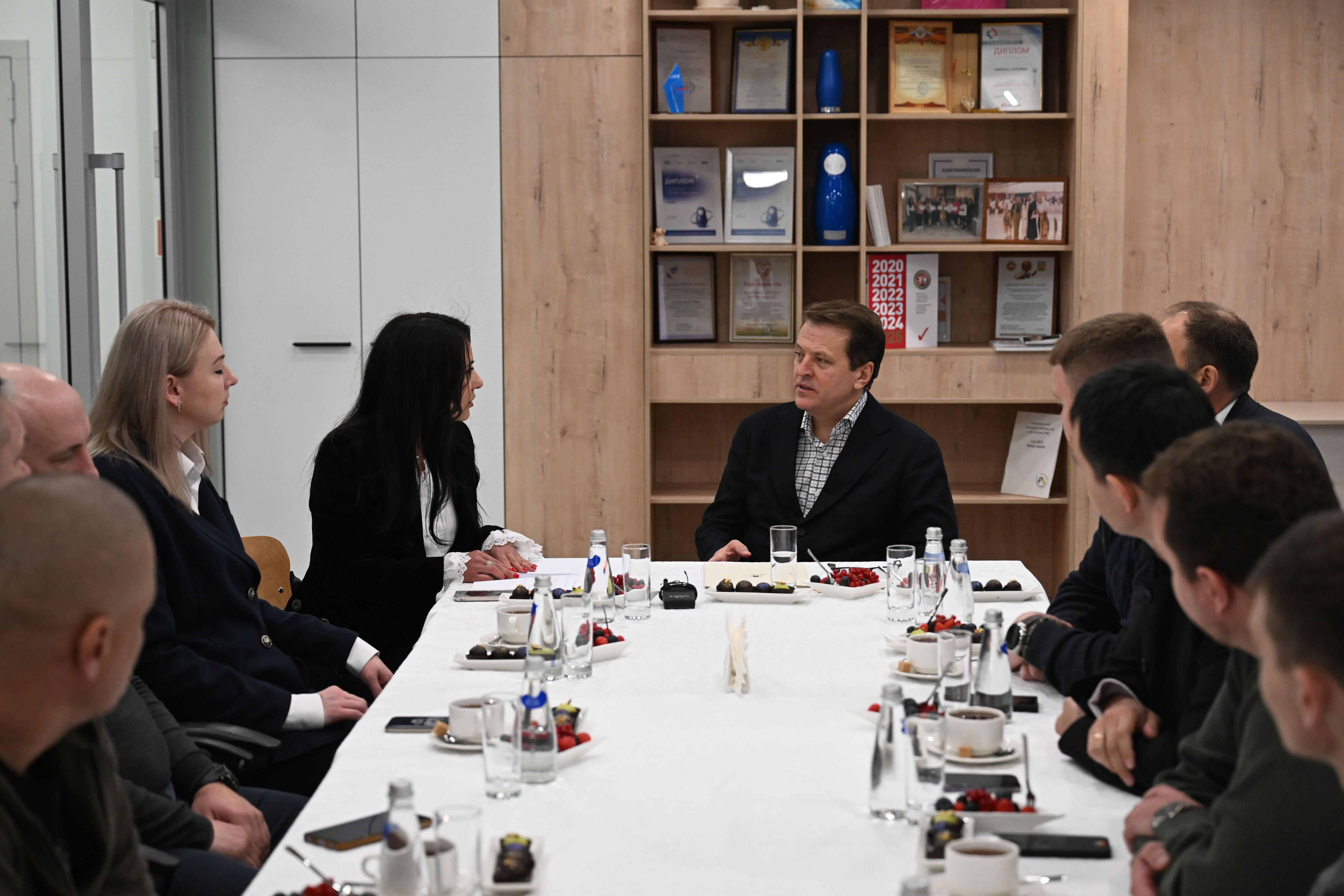 Ильсур Метшин провел круглый стол с ветеранами СВО, членами сообщества «Туган»