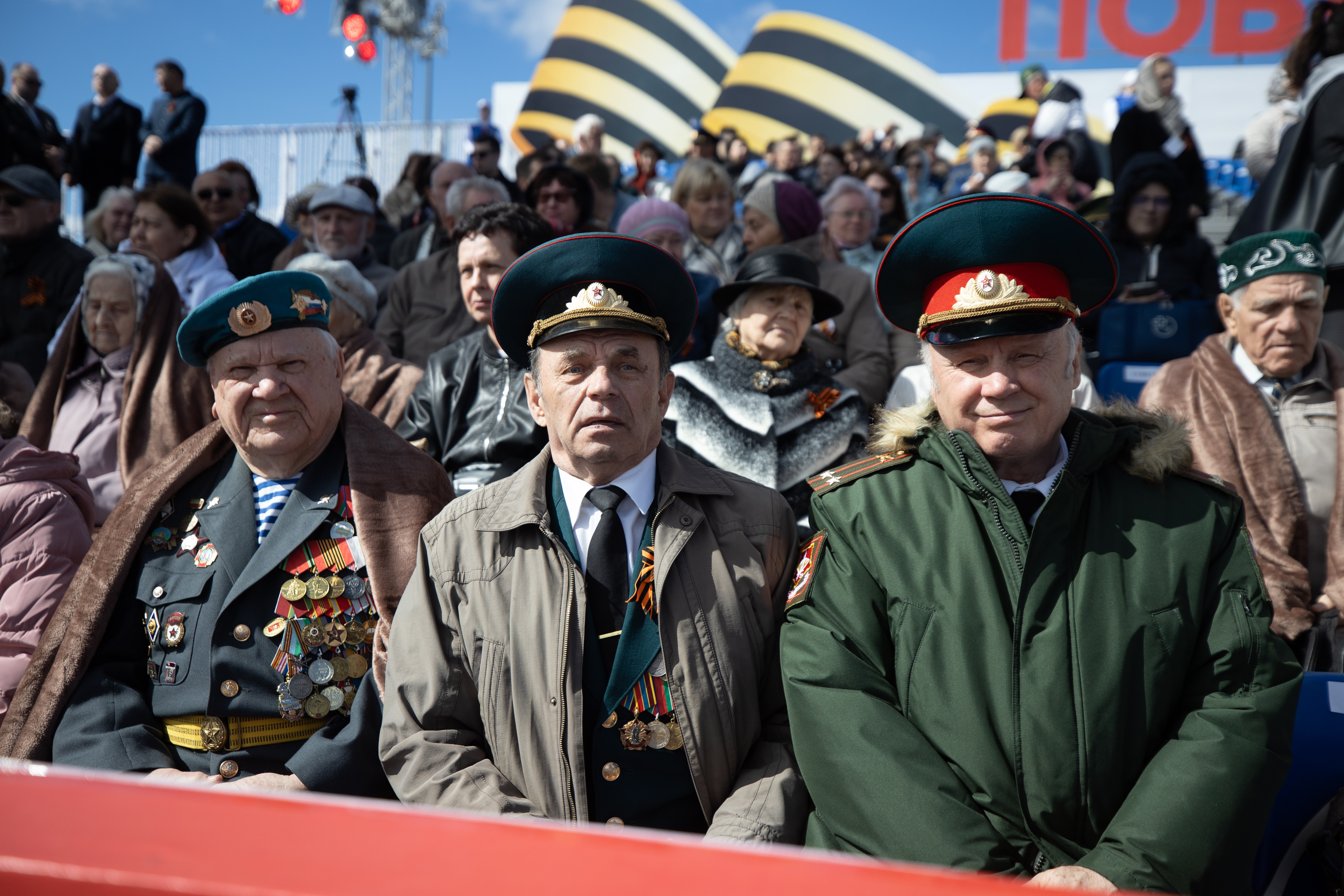 На площади Тысячелетия состоялось торжественное прохождение войск Казанского гарнизона и парад трудовых коллективов